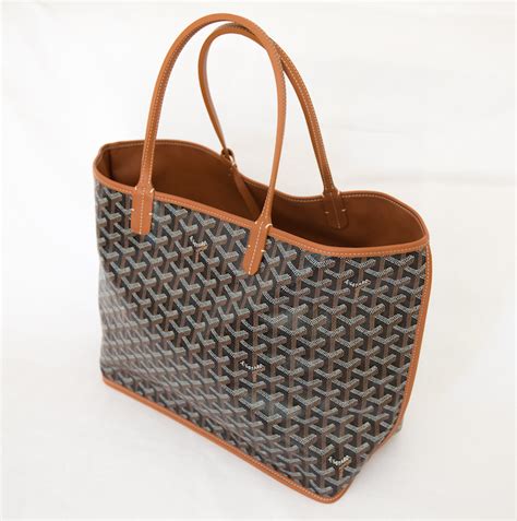 goyard anjou pm bag.